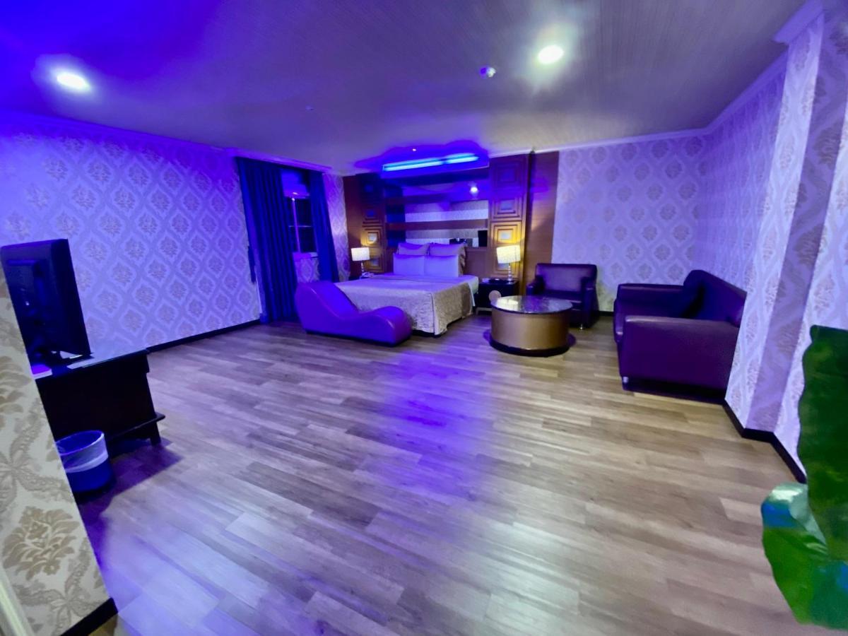 Huang Xing Motel Pingtung Zewnętrze zdjęcie