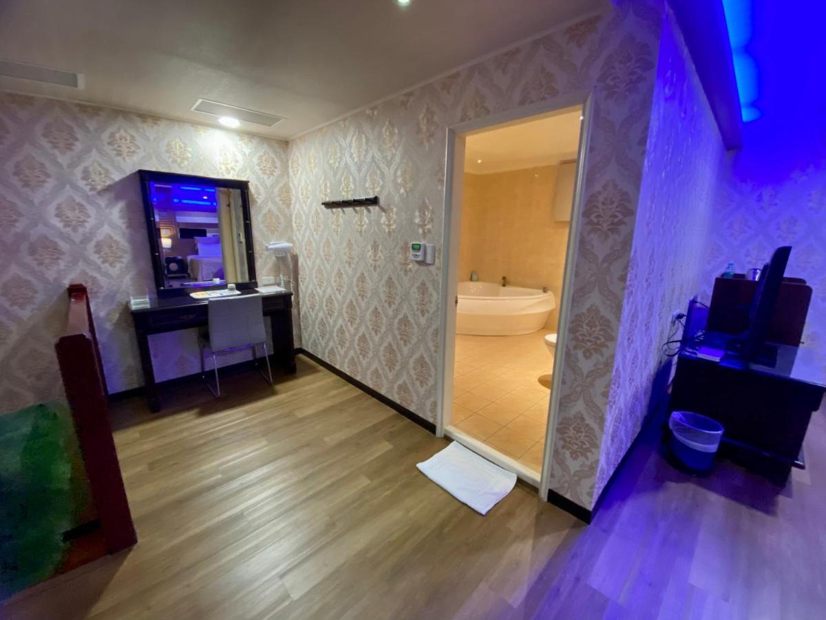 Huang Xing Motel Pingtung Zewnętrze zdjęcie