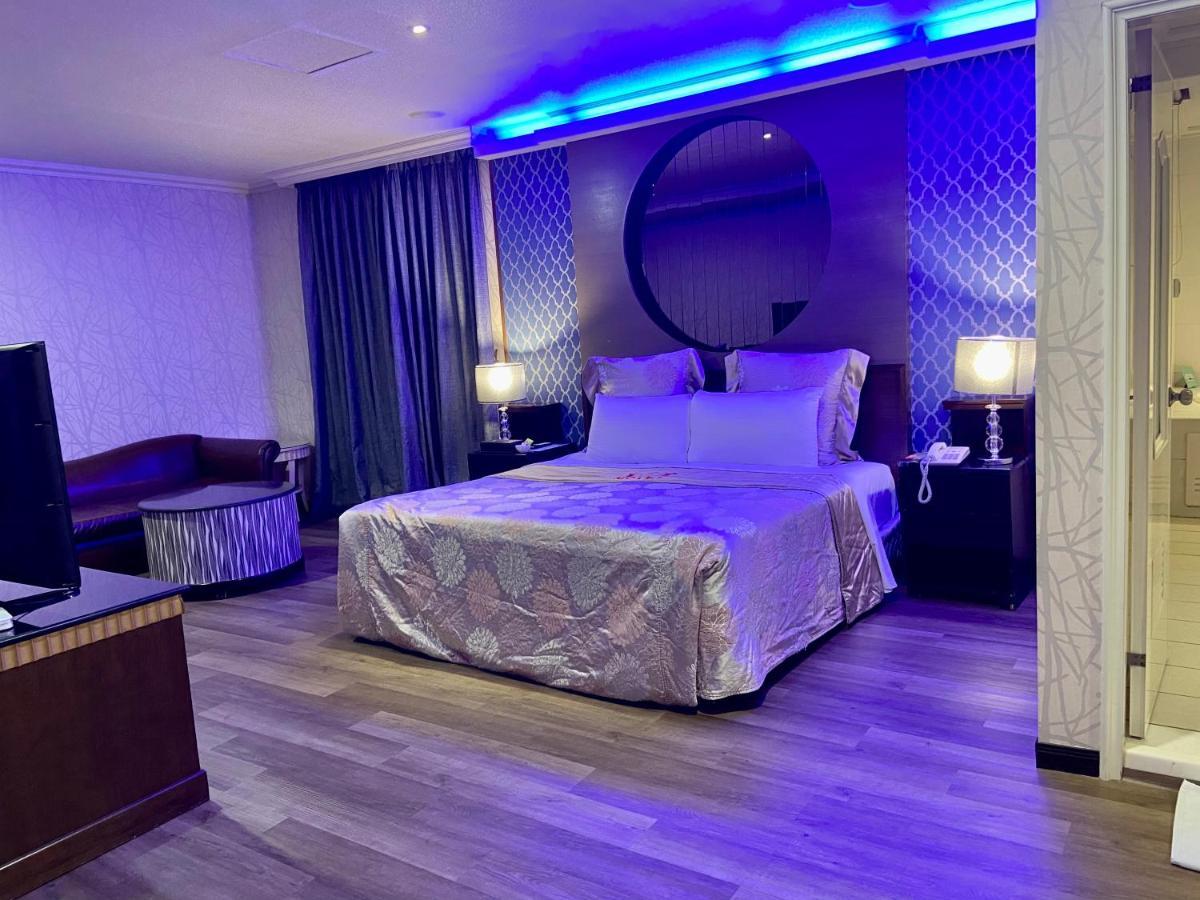 Huang Xing Motel Pingtung Zewnętrze zdjęcie