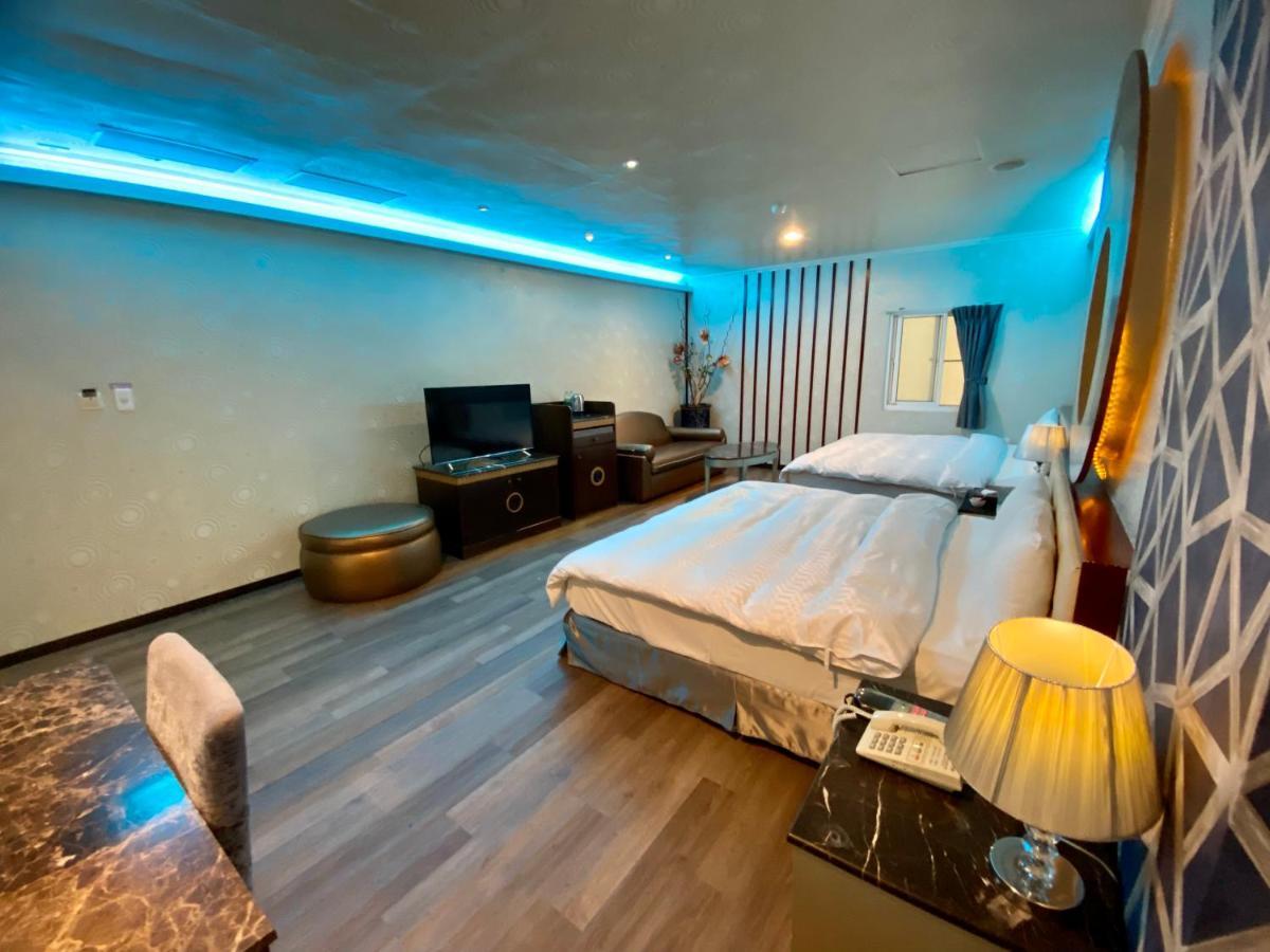 Huang Xing Motel Pingtung Zewnętrze zdjęcie