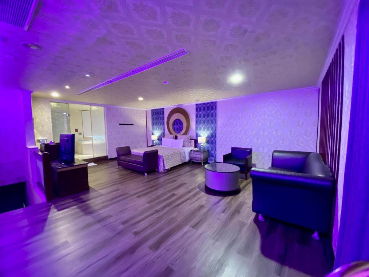 Huang Xing Motel Pingtung Zewnętrze zdjęcie