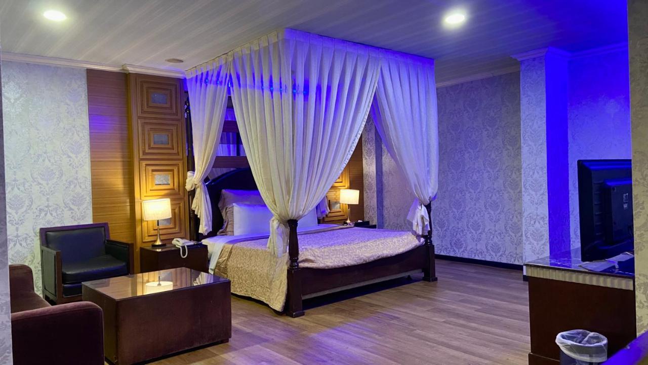 Huang Xing Motel Pingtung Zewnętrze zdjęcie