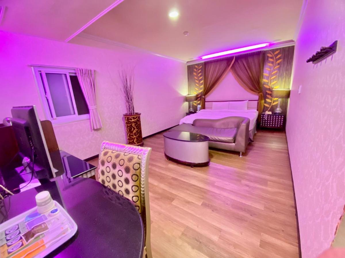 Huang Xing Motel Pingtung Zewnętrze zdjęcie