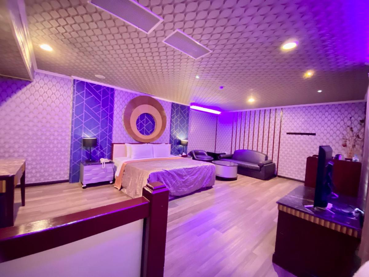 Huang Xing Motel Pingtung Zewnętrze zdjęcie
