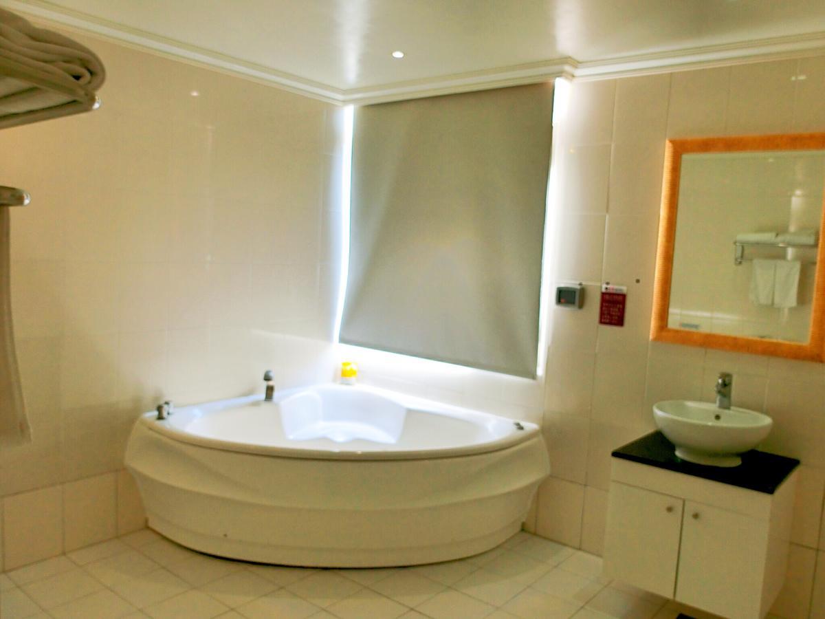 Huang Xing Motel Pingtung Zewnętrze zdjęcie