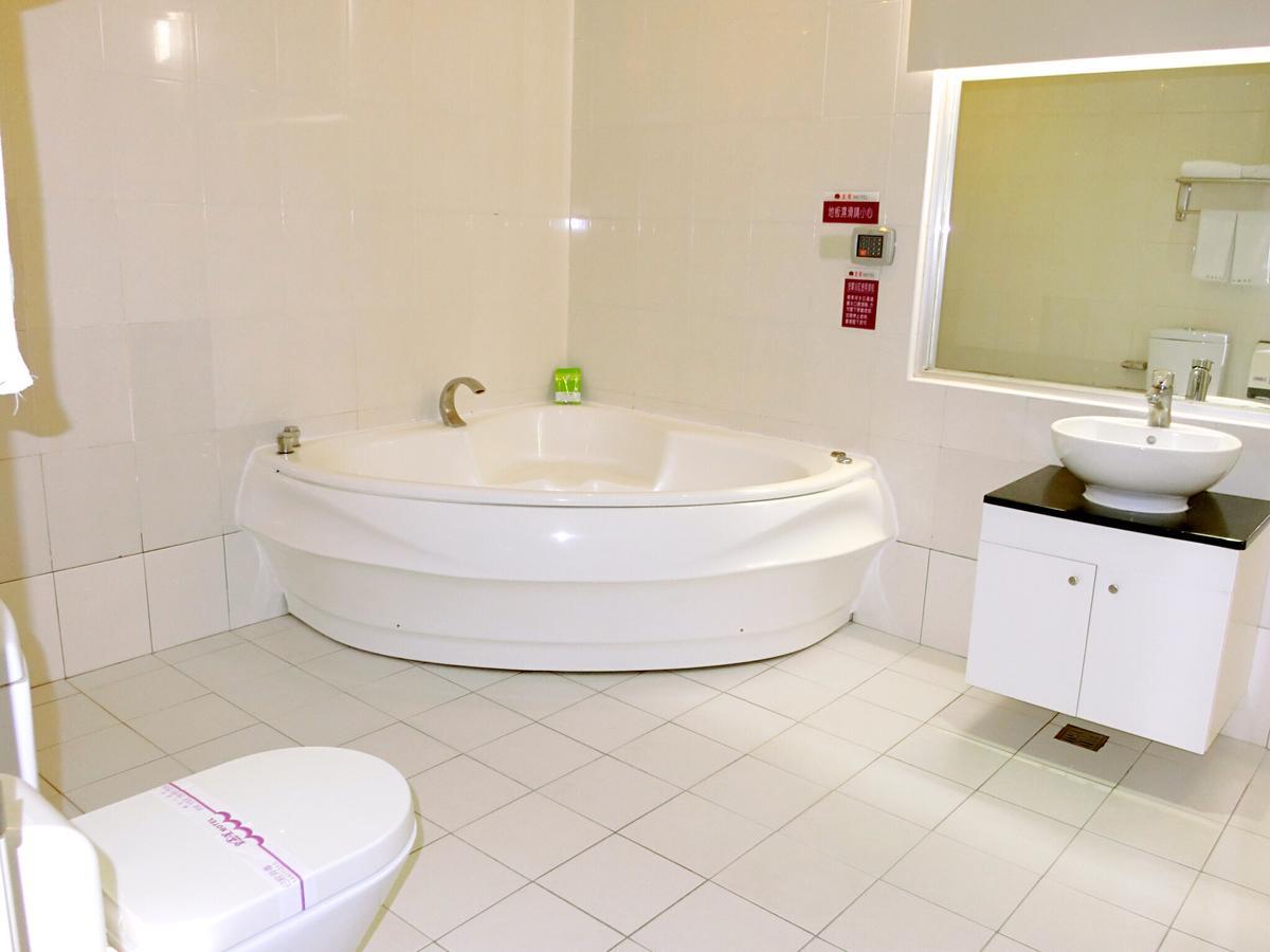 Huang Xing Motel Pingtung Zewnętrze zdjęcie